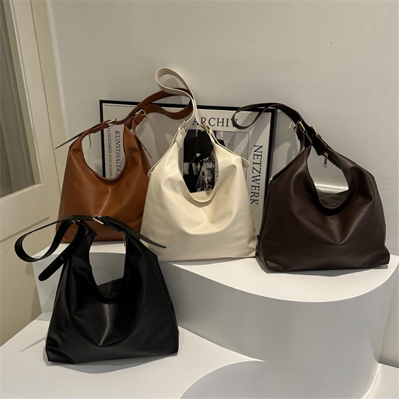 Sleek Black Leather Shoulder U - огляд і ціна Leatherwork Workshop
